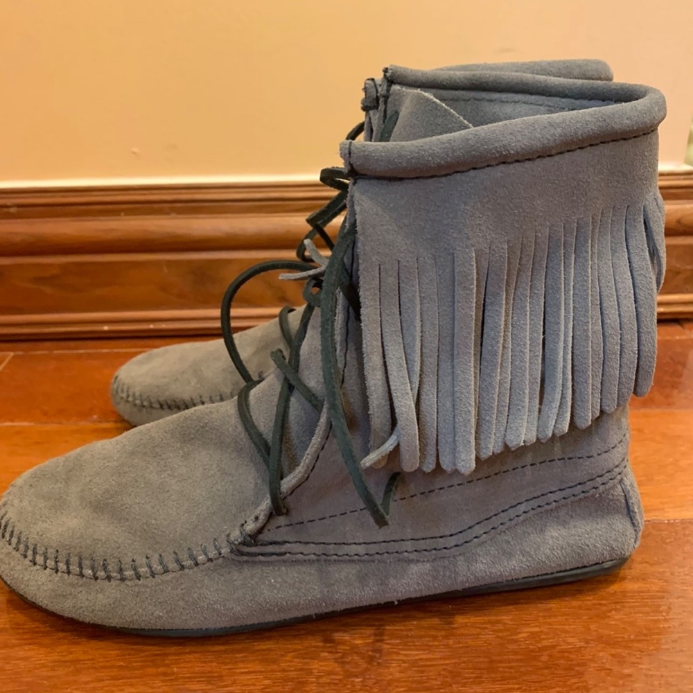 Minnetonka Moccasin Ankle Boot Grey Double Layer Fringe Suede US 8